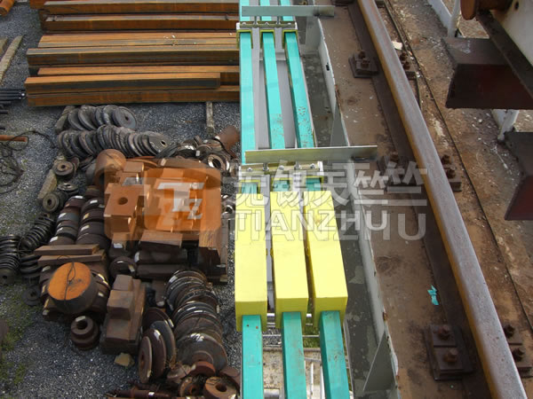 單級滑觸線.jpg 單級滑觸線.jpg